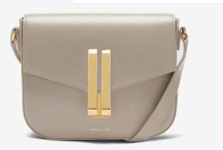 Compacte beige leren tas – DeMellier stijl, Sieraden, Tassen en Uiterlijk, Tassen | Damestassen, Nieuw, Handtas, Grijs, Ophalen of Verzenden