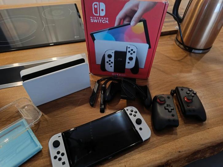 Nintendo Switch OLED + Hori Controllers + Accessoires+game, Spelcomputers en Games, Games | Nintendo Switch, Zo goed als nieuw