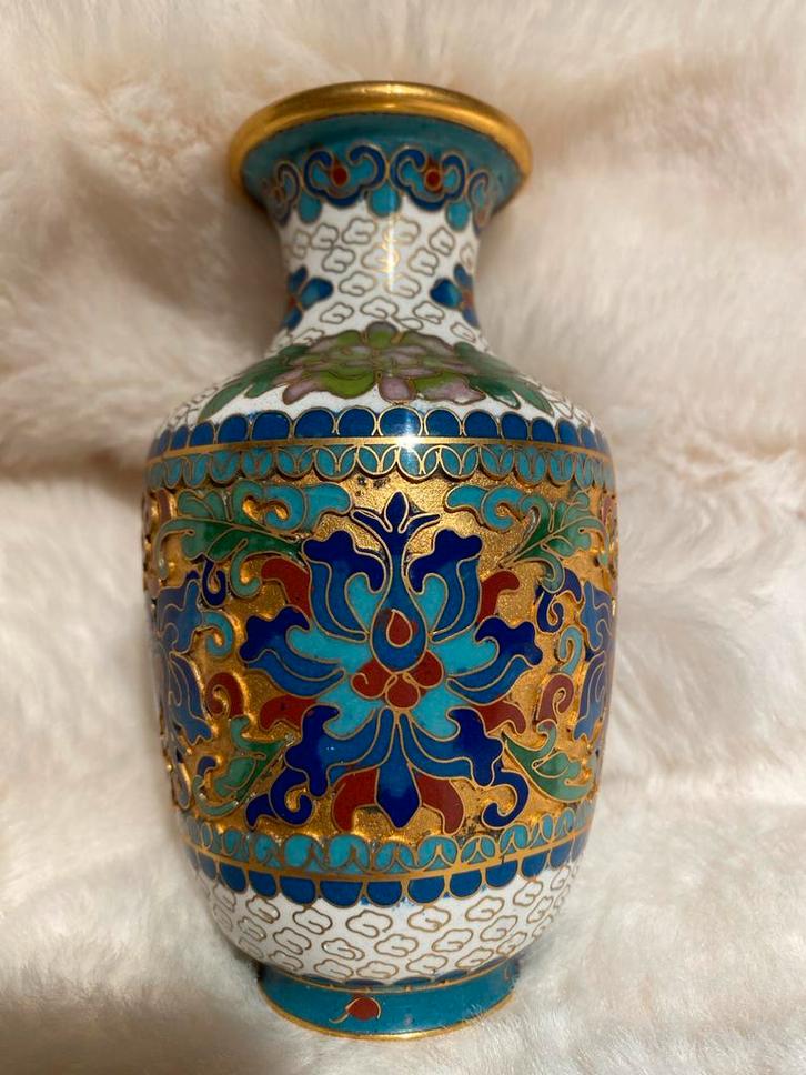Prachtig Klein Champlevé Cloisonné Vaasje met Bloemmotief, Antiek en Kunst, Antiek | Vazen, Ophalen of Verzenden