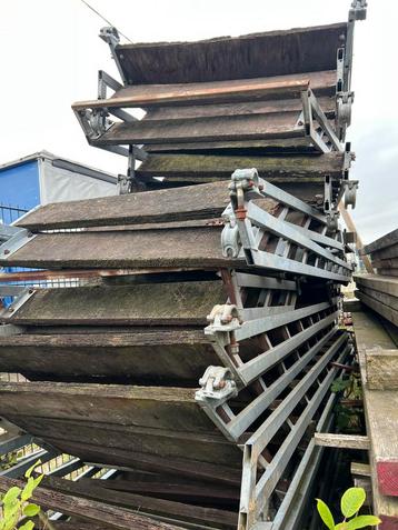 Trappen beschikbaar voor biedingen