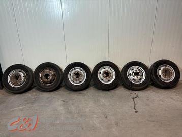 Velgen set + banden van een Iveco New Daily beschikbaar voor biedingen