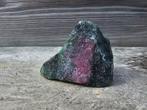 Ruwe robijn in zoisiet 124 gram, Verzamelen, Mineralen en Fossielen, Ophalen of Verzenden, Mineraal