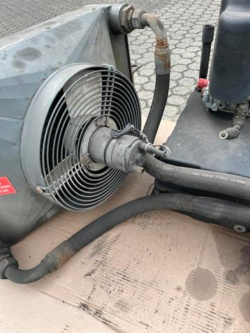 Olie koeler en hydraulisch pomp en cilinders beschikbaar voor biedingen