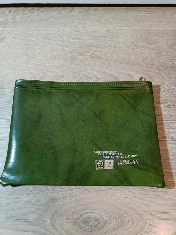 (26x18cm) Oud Groen Leer Opel Auto Mapje - Ongebruikt, Auto diversen, Auto-accessoires, Nieuw, Ophalen of Verzenden