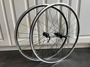 NIEUW! Shimano RS100 Wielset/28 Shimano body 10/11/12 speed beschikbaar voor biedingen