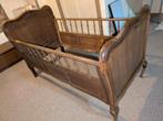 Prachtig oud ledikantje demonteerbaar Vintage antiek bedje, Antiek en Kunst, Antiek | Meubels | Bedden, Ophalen