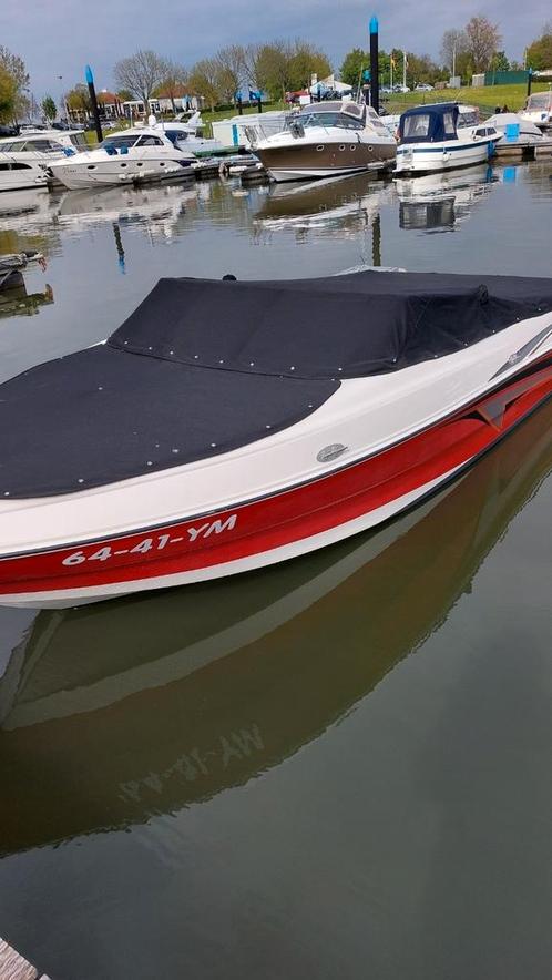 Speedboot en trailer, Watersport en Boten, Speedboten, Zo goed als nieuw, 6 meter of meer, Benzine, 120 tot 200 pk, Polyester