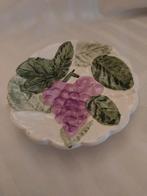 Handgeschilderd keramiek bordje met druiven, Ophalen of Verzenden, Zo goed als nieuw, Rond, Porselein of Keramiek