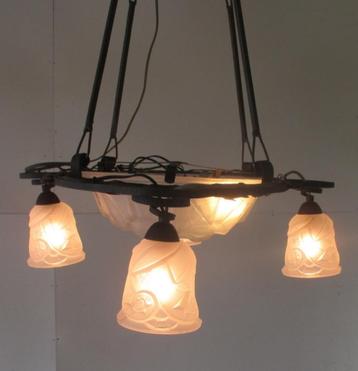 spectaculaire smeedijzeren art deco luster geperst glas beschikbaar voor biedingen