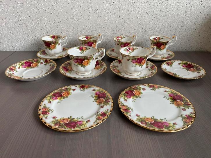 Set kop en schotels Royal Albert Old Country Roses England, Antiek en Kunst, Antiek | Servies los, Ophalen of Verzenden