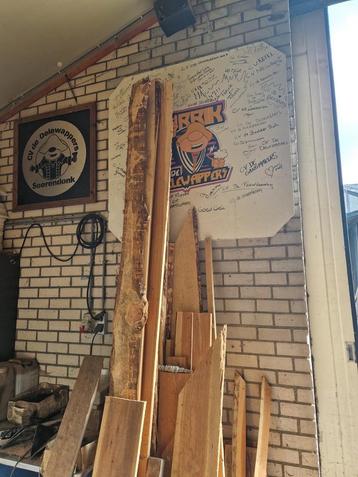 Partij Ruw Hout planken skihut beschikbaar voor biedingen