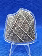 (0001) SOUTH KOREA TARGE SHIELD (TOORNOOI SCHILD) TWO OUNCE, Ophalen of Verzenden, Zilver