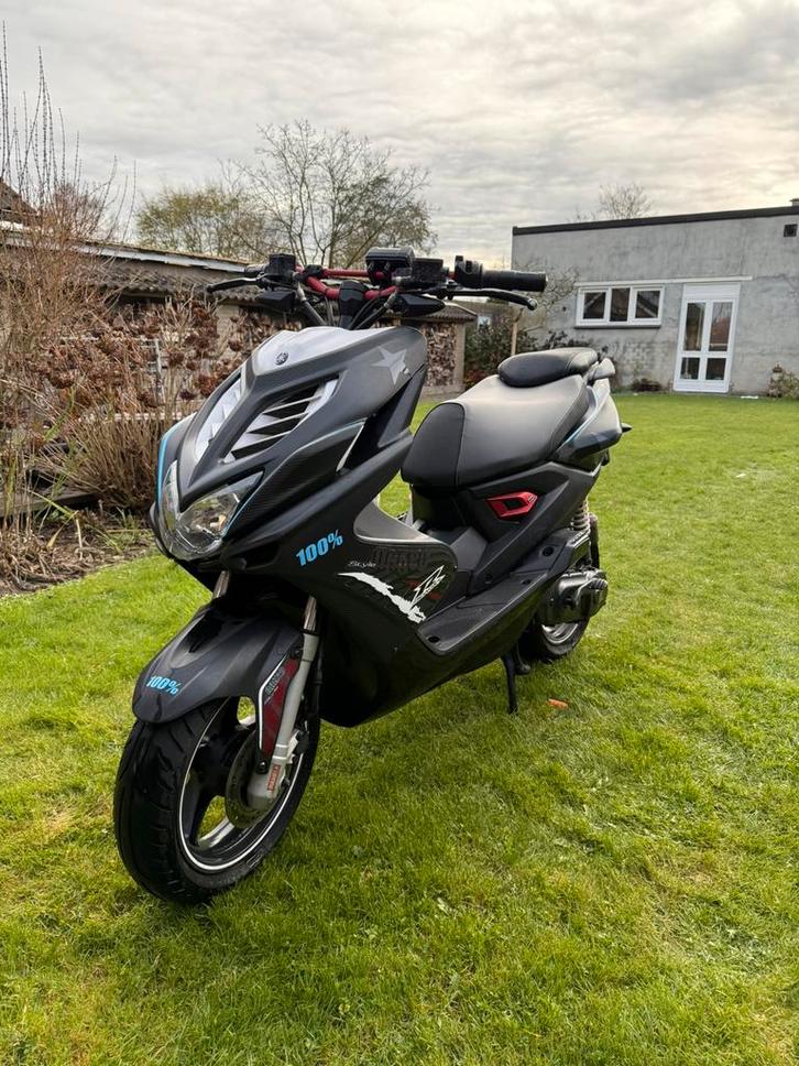 Yamaha aerox naked 2t 2014 moet weg, Fietsen en Brommers, Scooters | Yamaha, Gebruikt, Aerox, Maximaal 45 km/u, Tweetakt, Ophalen