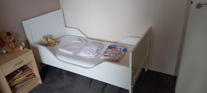 SCHOON EN ALS NIEUW .WIT KINDER LEDIKANT INCL. NET NACHTKAST, Kinderen en Baby's, Kinderkamer | Bedden, Zo goed als nieuw, Minder dan 140 cm