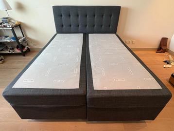 Queen size bed with under bed storage  beschikbaar voor biedingen