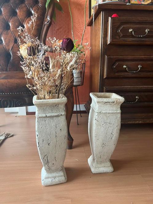 Paar Vintage brocante Engelse / franse Betonnen Tuinvazen, Huis en Inrichting, Woonaccessoires | Zuilen en Pilaren, Zo goed als nieuw