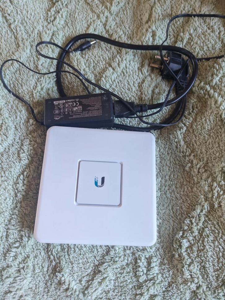 Ubiquiti USG - Security Gateway, Computers en Software, Accesspoints, Gebruikt, Ophalen of Verzenden