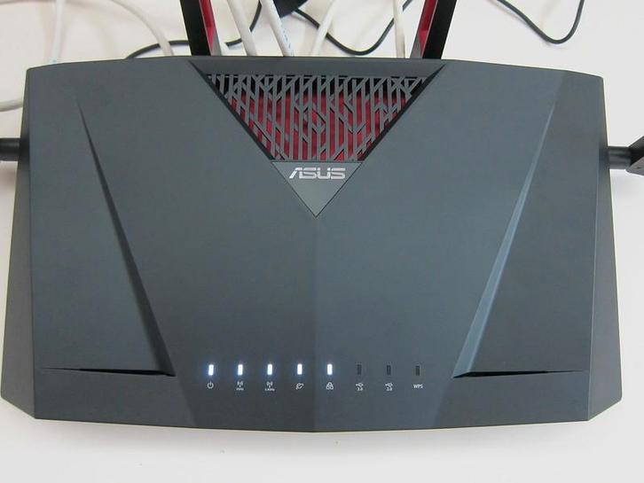 Asus RT-AC88U – Krachtige Dual-Band Gigabit Router, Computers en Software, Routers en Modems, Zo goed als nieuw, Router, Ophalen of Verzenden