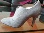 Nieuw - grijze Invito pumps - maat 36, Kleding | Dames, Schoenen, Pumps, Nieuw, Ophalen of Verzenden, Invito