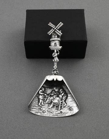 zilver suikerschep; Oud Hollands huislijke tafereel en molen beschikbaar voor biedingen
