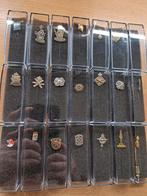 Militaire speldjes in doosje, Ophalen of Verzenden, Landmacht, Nederland, Embleem of Badge