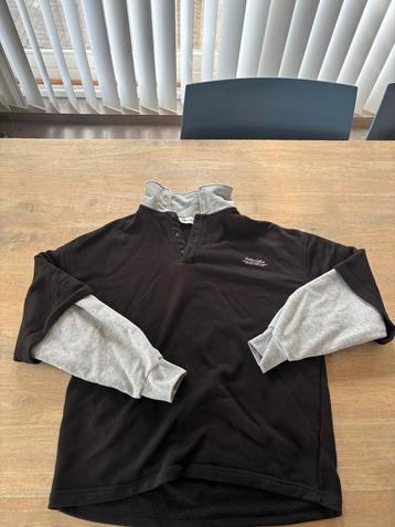 Zwarte sweater met grijze mouwen beschikbaar voor biedingen