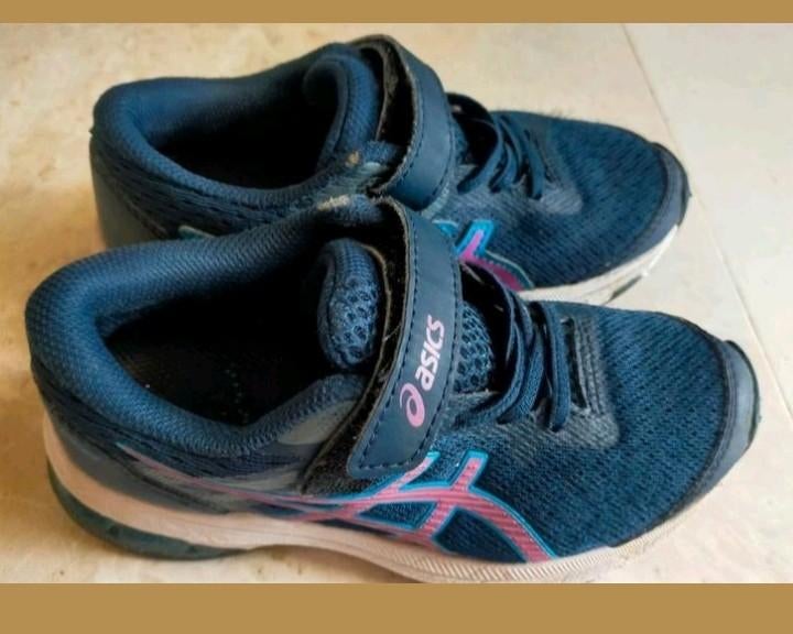 Asics kinderschoenen GT 1000 10 PS maat 28,5, Sport en Fitness, Loopsport en Atletiek, Ophalen of Verzenden, Zo goed als nieuw