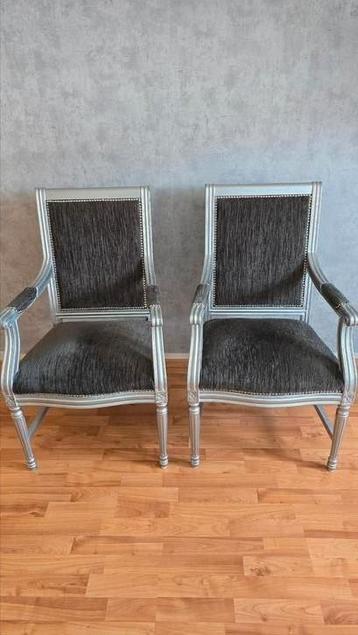 Te koop antieke stoelen wegens verhuizing  beschikbaar voor biedingen