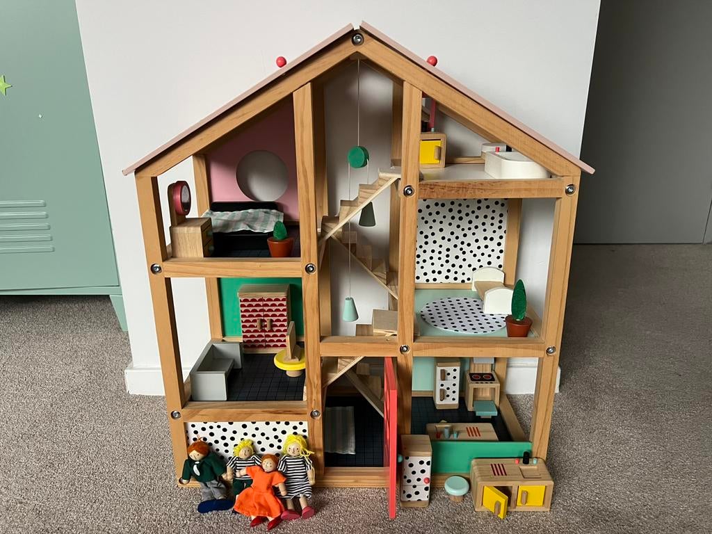 Houten poppenhuis met extra meubels en poppetjes, Ophalen, Zo goed als nieuw, Poppenhuis