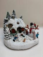 Kerstdorp huisje met spelende kinderen, Ophalen of Verzenden, Gebruikt