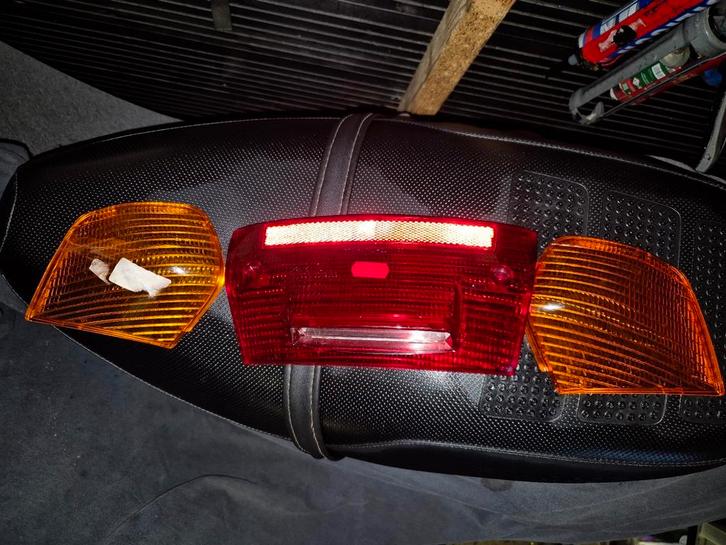 PIAGGIO ZIP SP 98 ACHTERLICHT KENTEKENVERLICHTING ZELDZAAM, Motoren, Tuning en Styling, Ophalen of Verzenden