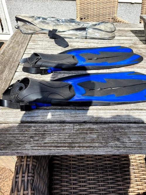 Zwemvliezen twinblades zwemvinnen Maat M 39 tm 43, Watersport en Boten, Snorkelen, Zo goed als nieuw, Snorkelvinnen, Ophalen