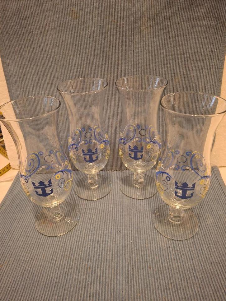 Royal Caribbean Cruise Line - 4 mooie cocktailglazen, Antiek en Kunst, Antiek | Glas en Kristal, Ophalen of Verzenden
