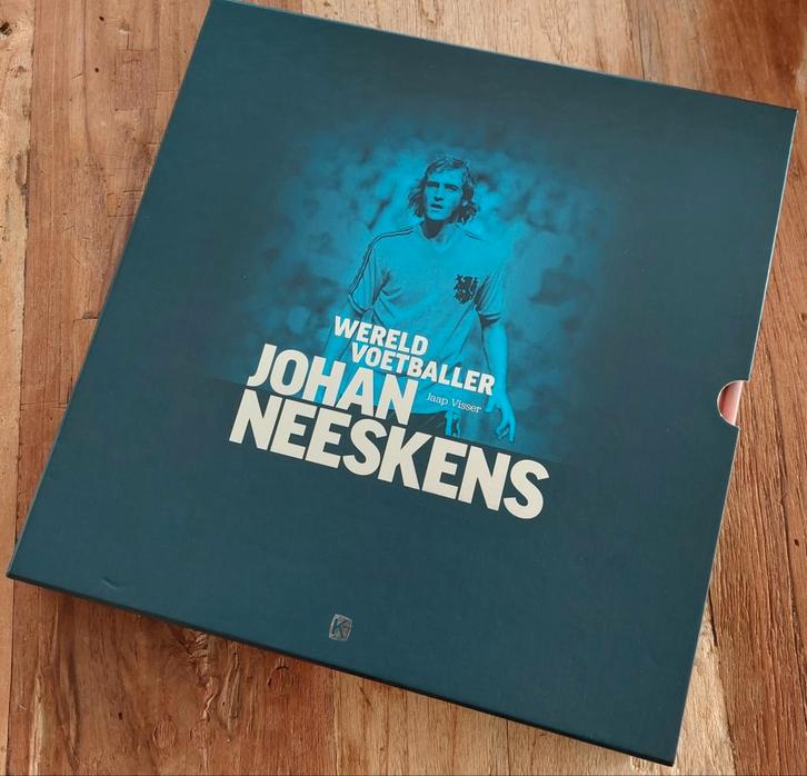 Johan Neeskens Wereld Voetballer, Boeken, Biografieën, Zo goed als nieuw, Sport, Ophalen of Verzenden