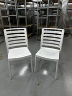 Kunststof stoelen wit, Twee, Kunststof, Gebruikt, Wit
