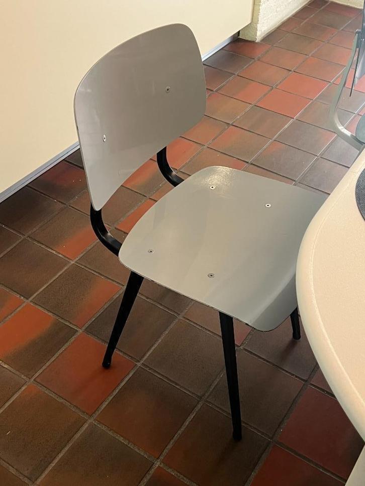 Revolt stoel grijs - Friso Kramer, Huis en Inrichting, Stoelen, Gebruikt, Eén, Ophalen