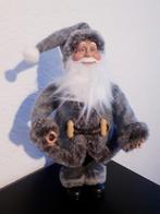 Kerstman pop wit grijs 35 cm hoog, Diversen, Kerst, Ophalen