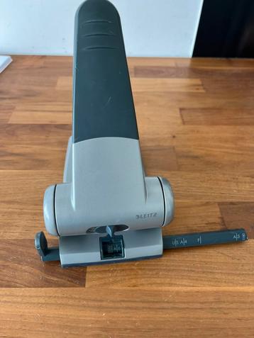 Perforator Leitz Heavy Duty beschikbaar voor biedingen