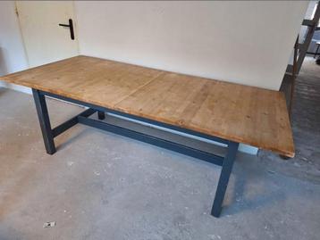 Eetkamertafel beschikbaar voor biedingen