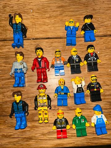 Grote partij vintage LEGO minifiguren 80s-90s-00s (70+) beschikbaar voor biedingen