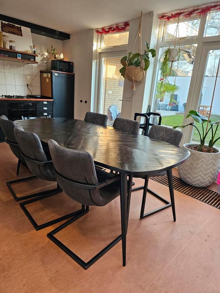 Zwarte eettafel (visgraat) met 6 luxe suède eetkamerstoelen, Huis en Inrichting, Tafels | Eettafels, Gebruikt, 50 tot 100 cm, 200 cm of meer