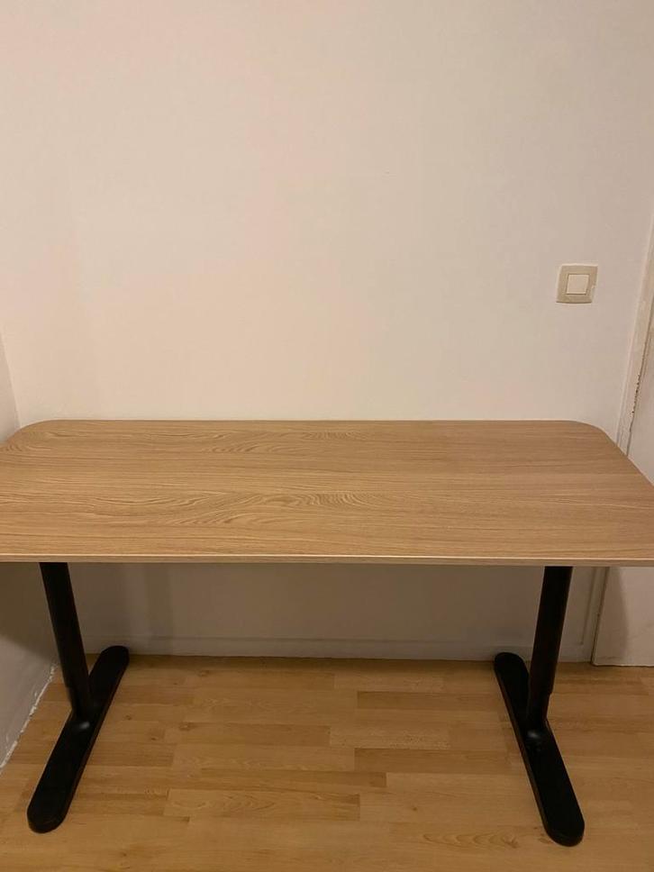 IKEA Bekant bureau 140x60 hoogte verstbaar, Huis en Inrichting, Bureaus, Zo goed als nieuw, Bureau, In hoogte verstelbaar, Ophalen of Verzenden