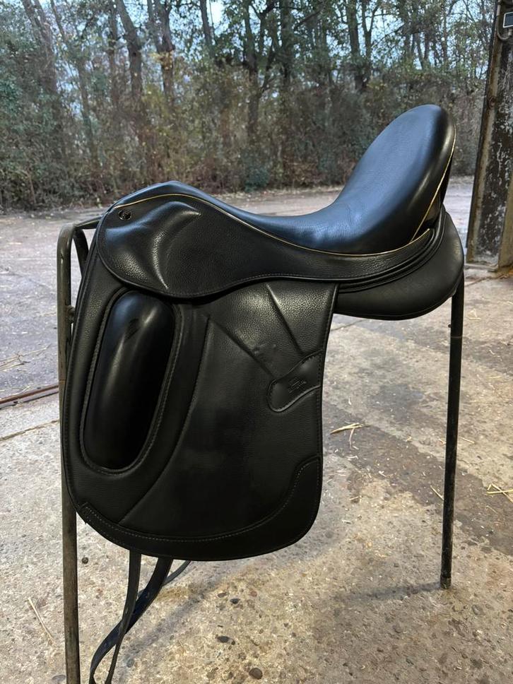 Kingsley D6 zadel 17,5 inch, Dieren en Toebehoren, Paarden en Pony's | Zadels, Zo goed als nieuw, Dressuur, Ophalen of Verzenden