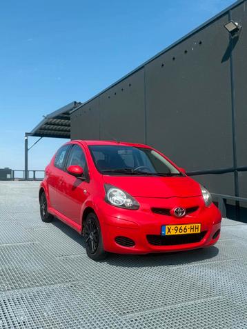 Toyota Aygo 1.0 12V Vvt-i 5DRS 2009 Rood beschikbaar voor biedingen