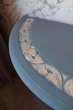Sidetable half rond kleur grijs met oude details, Ophalen