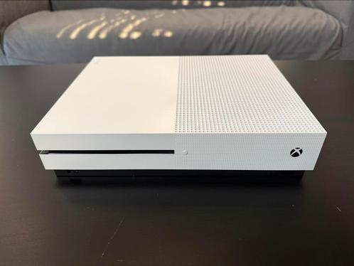 Xbox One S | 1TB met 1 controller, Spelcomputers en Games, Spelcomputers | Xbox One, Zo goed als nieuw, Xbox One, 1 TB, Zonder controller
