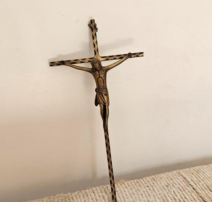 Jezus vintage op kruis messing crucifix religie religieus, Verzamelen, Religie, Zo goed als nieuw, Overige typen, Ophalen of Verzenden
