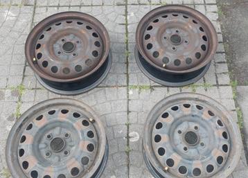 Originele stalen velgen en wieldoppen Peugeot 107 beschikbaar voor biedingen