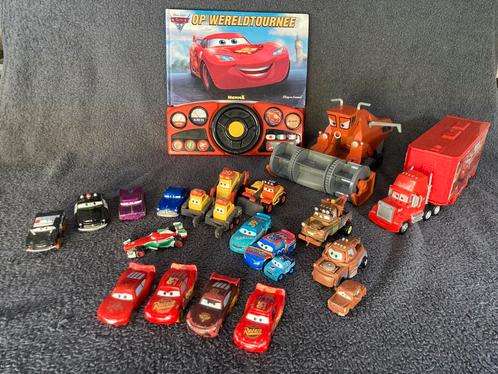Boek en auto's uit Disney's Cars., Kinderen en Baby's, Speelgoed | Speelgoedvoertuigen, Gebruikt, Ophalen of Verzenden