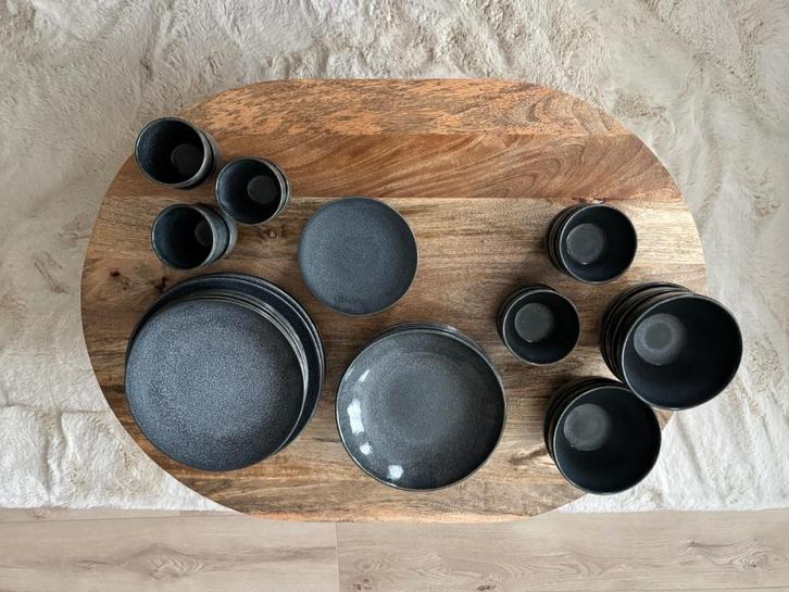 Te koop servies Porto HEMA zwart 6-delig, Huis en Inrichting, Keuken | Servies, Zo goed als nieuw, Compleet servies, Effen, Aardewerk